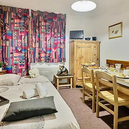 4 Pers. A Au Pied Des Pistes, Balcon Et Animaux Acceptes - Fr-1-411-391 *